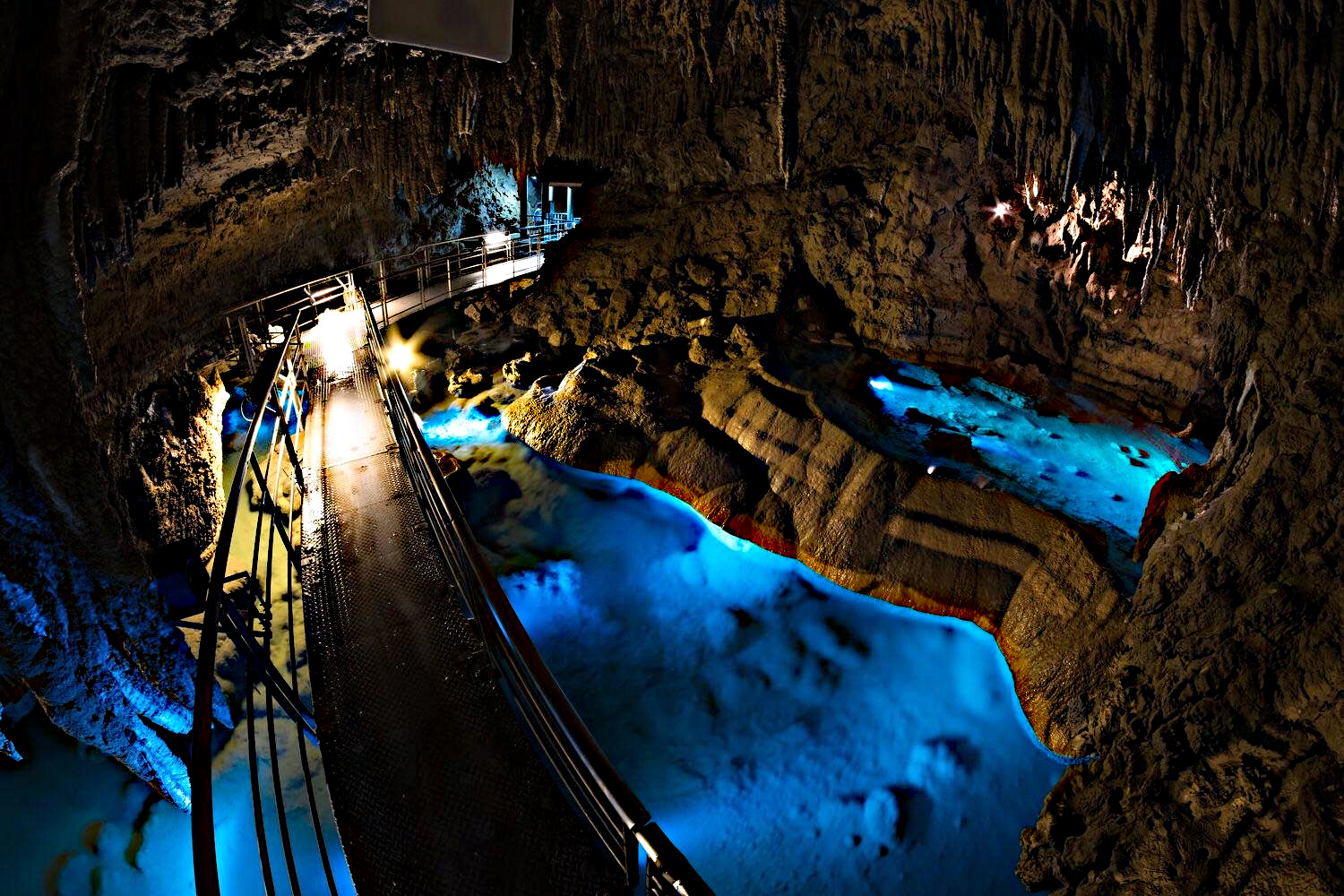 Gyokusendo Cave Pathway